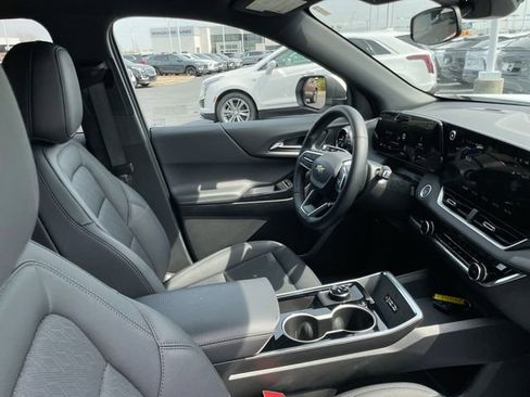 Used 2026 Chevrolet Equinox LT w/ Convenience Package II image 17