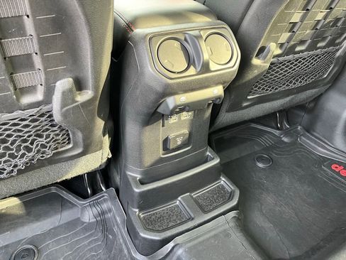 Used 2019 Jeep Wrangler Unlimited Rubicon AWD/4WD image 30