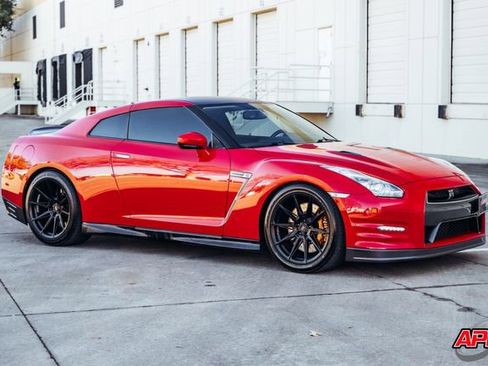 Used 2014 Nissan GT-R Premium image 61