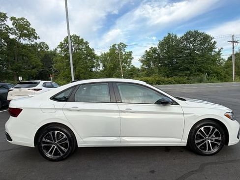 Used 2024 Volkswagen Jetta Sport FWD image 5