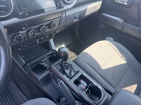Used 2019 Toyota Tacoma TRD Off-Road w/ Technology Package AWD/4WD image 11