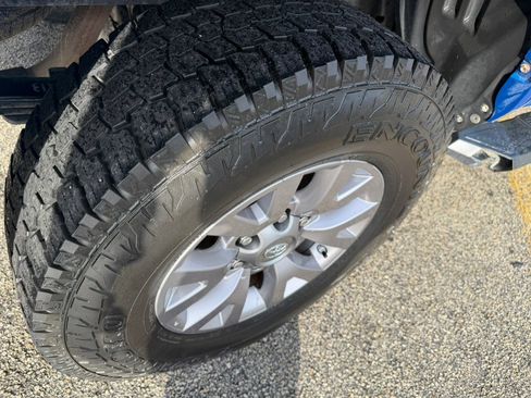 Used 2017 Toyota Tacoma SR5 w/ Tow Package RWD image 17