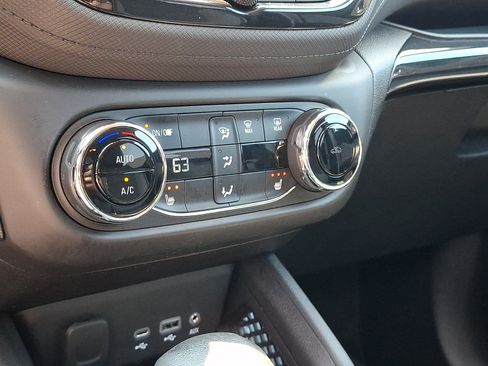 Certified 2021 Chevrolet TrailBlazer LT w/ Convenience Package FWD image 17
