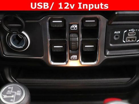 Used 2025 Jeep Wrangler Unlimited Sahara image 23