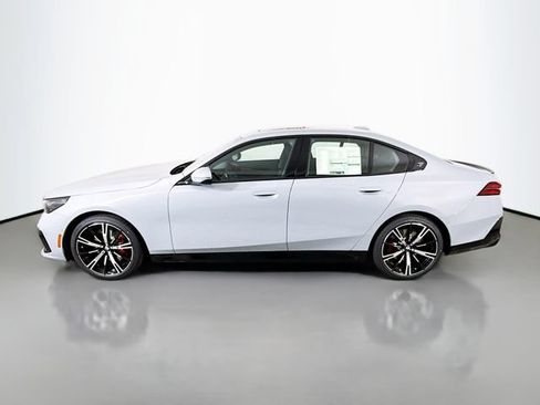 New 2027 BMW 530i xDrive w/ M Sport Package AWD/4WD image 4