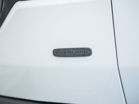 New 2026 Jeep Cherokee Overland w/ Trailer Tow Group AWD/4WD image 8