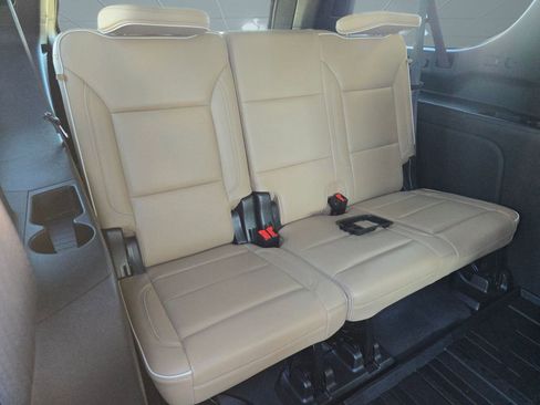 Used 2021 Chevrolet Suburban Premier w/ Premium Package image 33