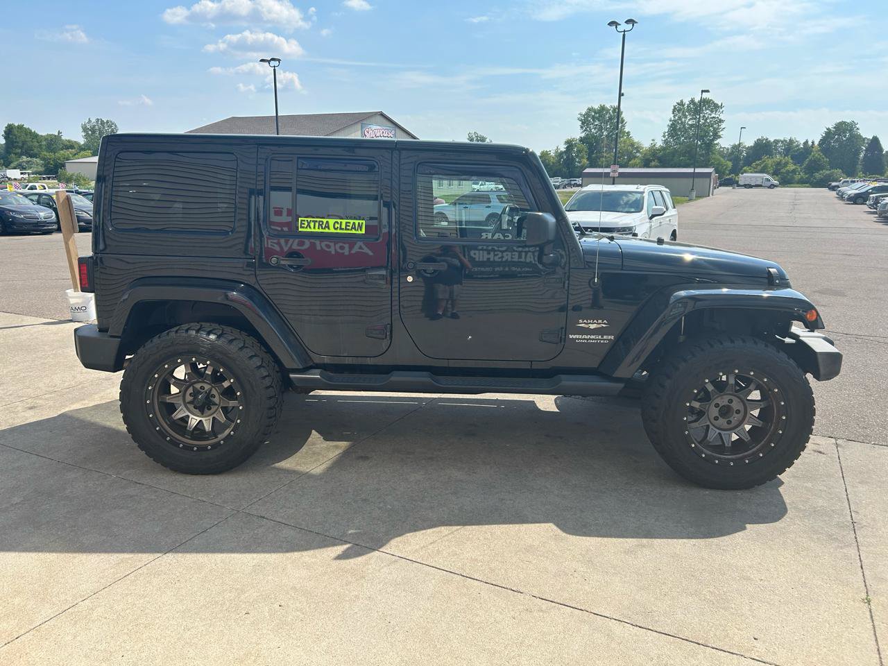 Used 2015 Jeep Wrangler Unlimited Sahara w/ Connectivity Group AWD/4WD image 4