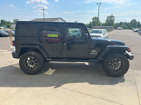 Used 2015 Jeep Wrangler Unlimited Sahara w/ Connectivity Group AWD/4WD image 4