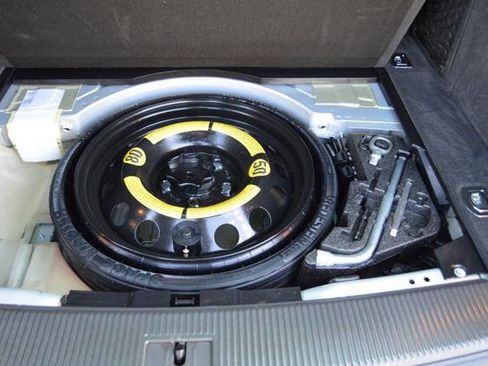 Used 2009 Volkswagen Touareg VR6 image 16