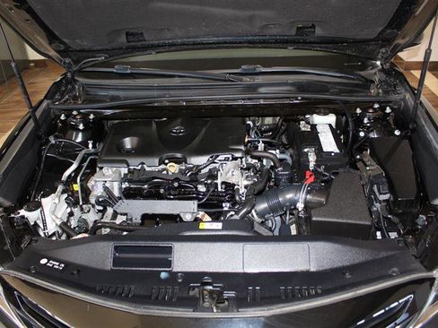 Used 2020 Toyota Camry SE w/ Convenience Package FWD image 14