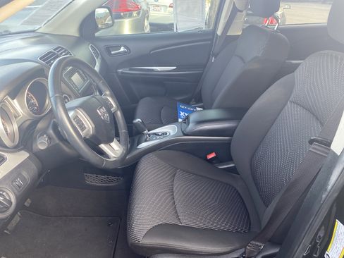 Used 2020 Dodge Journey SE w/ SE Popular Equipment Group image 9