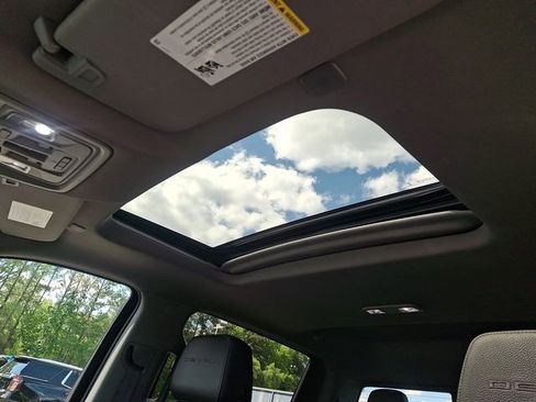 Used 2021 GMC Sierra 1500 Denali w/ Denali Ultimate Package AWD/4WD image 17