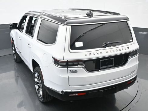 Used 2024 Jeep Grand Wagoneer Series III image 44