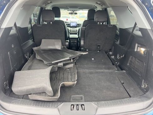 Certified 2022 Ford Explorer XLT w/ Equipment Group 202A image 22
