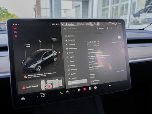 Used 2024 Tesla Model Y Long Range AWD/4WD image 43
