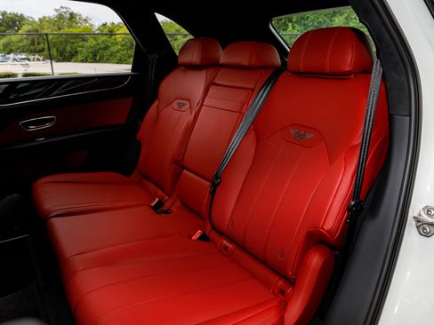 New 2025 Bentley Bentayga image 38