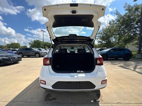 Used 2025 Hyundai Venue Limited FWD image 20