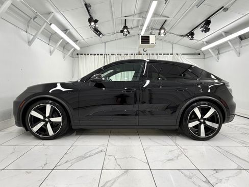 Certified 2025 Porsche Macan Electric RWD image 2