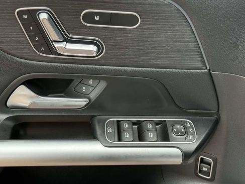 Used 2025 Mercedes-Benz GLA 250 4MATIC image 11