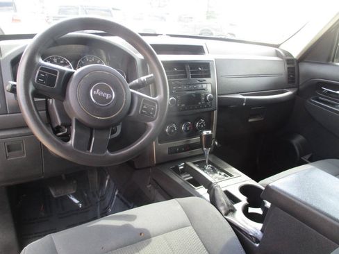 Used 2011 Jeep Liberty Sport AWD/4WD image 27