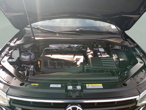 Used 2022 Volkswagen Tiguan SE R-Line image 29