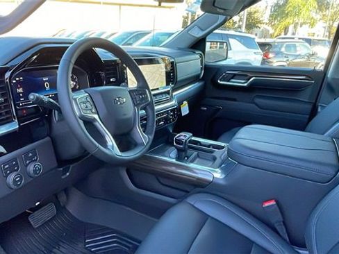 Used 2025 Chevrolet Silverado 1500 LT Trail Boss w/ Convenience Package II image 12