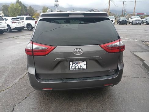 Used 2020 Toyota Sienna XLE FWD image 4