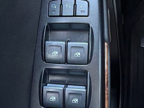 Used 2020 Chevrolet Suburban Premier AWD/4WD image 25