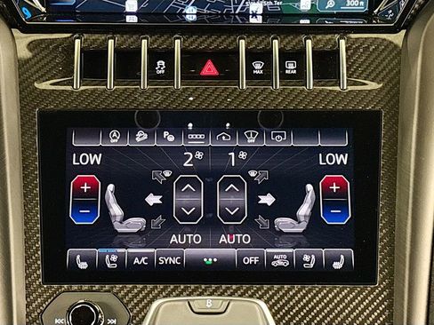 Used 2023 Lamborghini Urus Performante AWD/4WD image 18