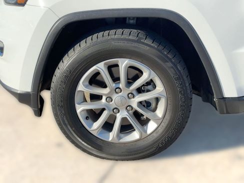 Used 2021 Jeep Grand Cherokee Laredo X image 12