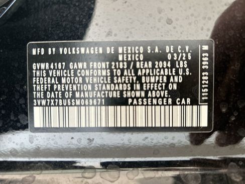 Certified 2025 Volkswagen Jetta SE w/ Sunroof Package image 44