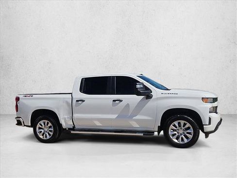 Used 2020 Chevrolet Silverado 1500 Custom w/ Custom Max Trailering Package AWD/4WD image 4