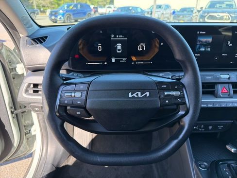 Used 2025 Kia K4 FWD image 18