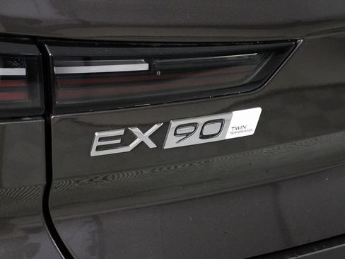 Certified 2025 Volvo EX90 Ultra image 19