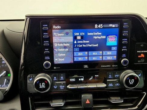 Used 2021 Toyota Highlander XSE FWD image 18