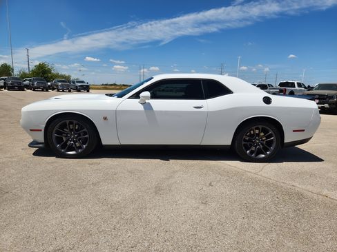 Used 2023 Dodge Challenger R/T Scat Pack RWD image 4