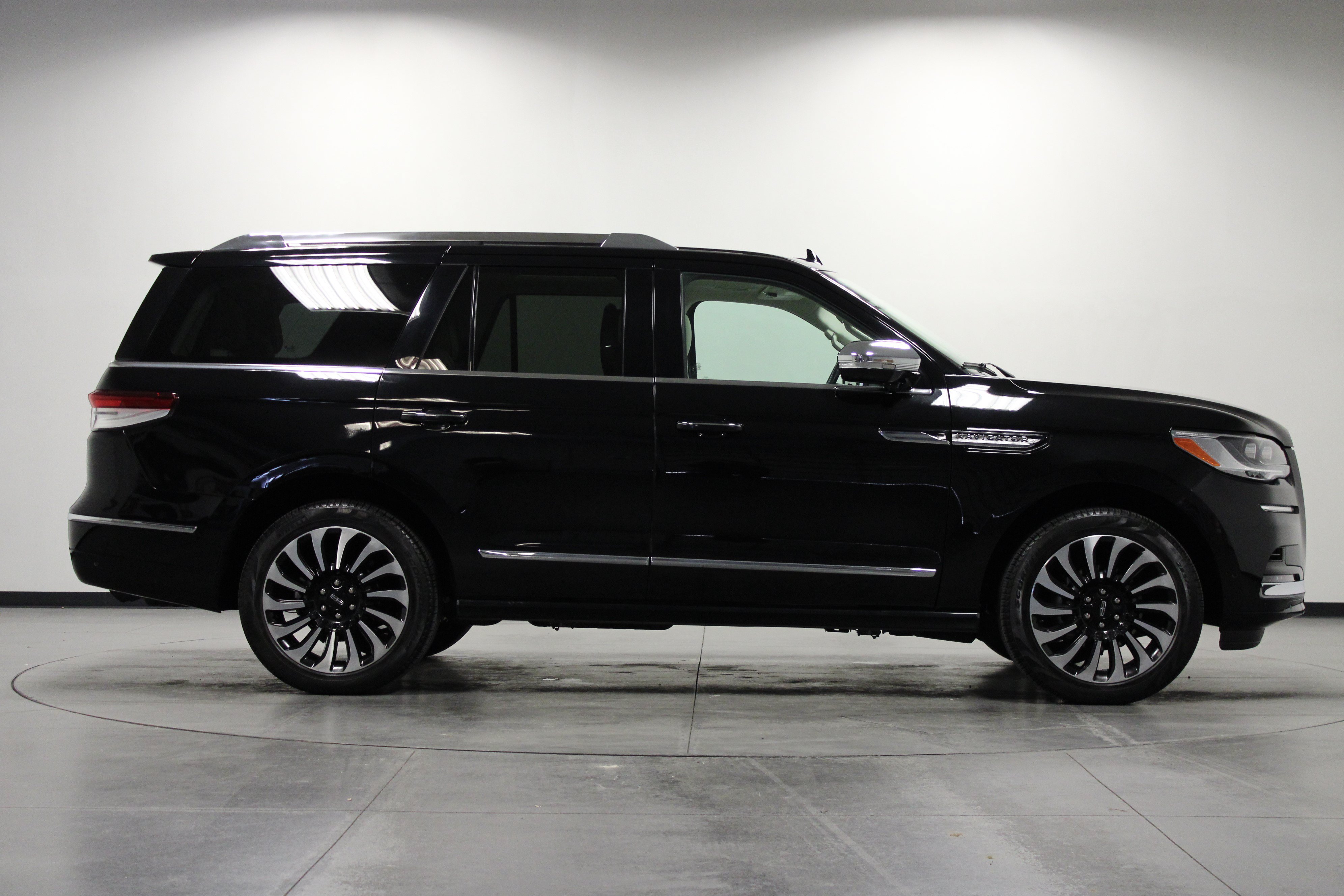 Used 2023 Lincoln Navigator Black Label AWD/4WD image 3