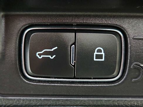 Used 2022 Ford Explorer XLT AWD/4WD image 33