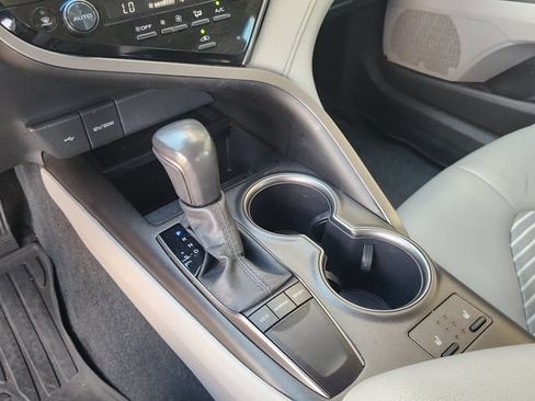 Used 2024 Toyota Camry SE w/ Cold Weather Package FWD image 18