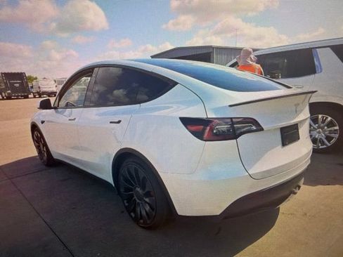 Used 2023 Tesla Model Y Long Range AWD/4WD image 2