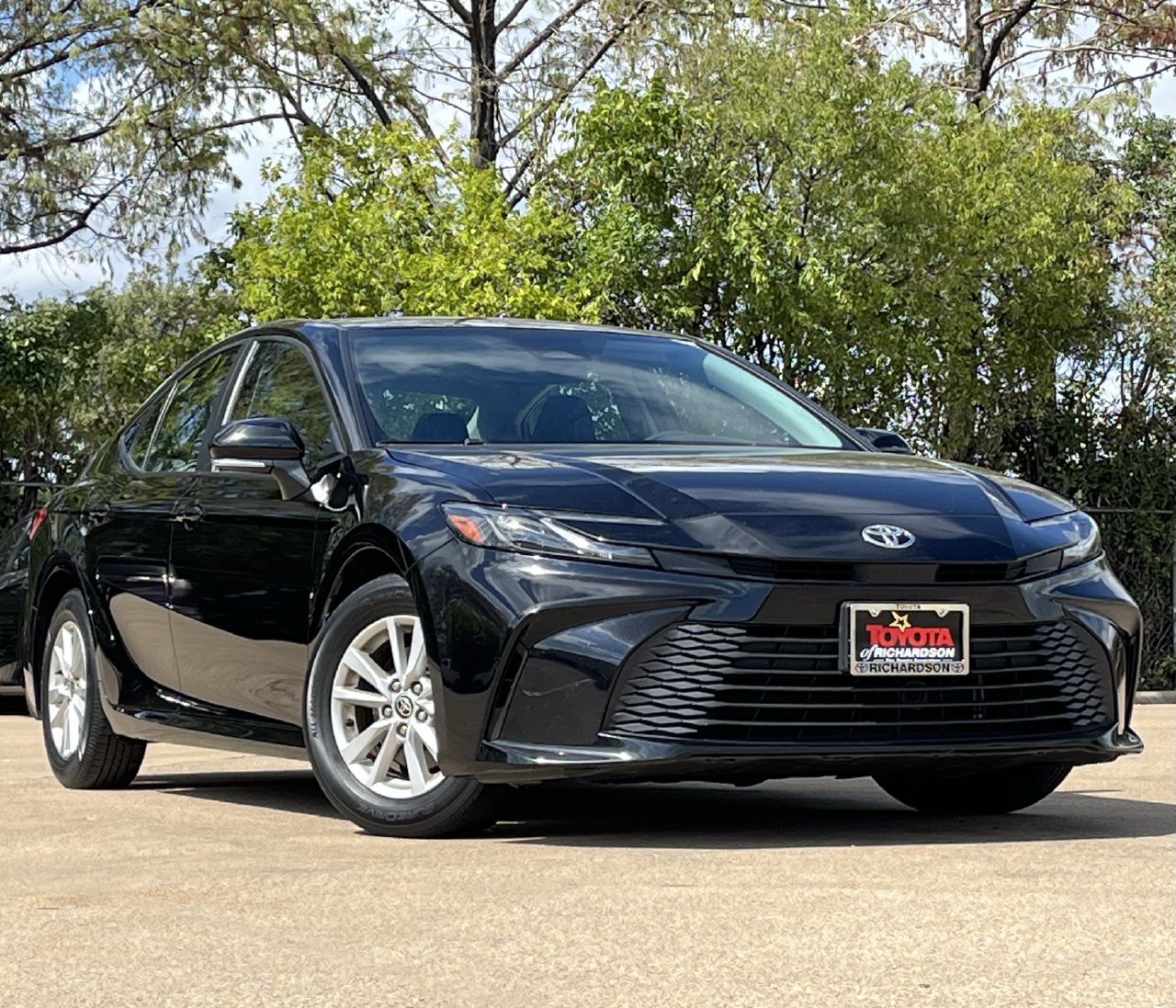 Used 2025 Toyota Camry LE FWD image 2