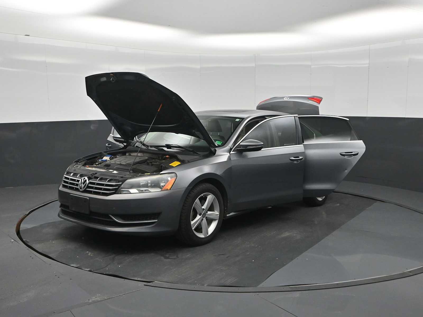Used 2012 Volkswagen Passat TDI SE FWD image 37