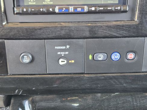 Used 2023 Chevrolet Express 2500 image 19