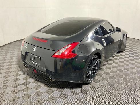 Used 2014 Nissan 370Z Coupe RWD image 15