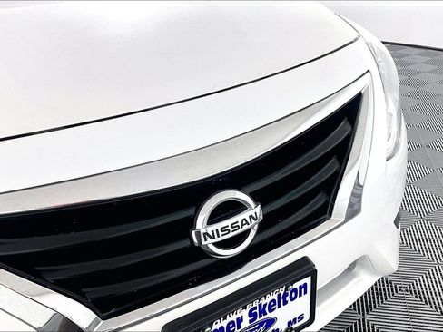 Used 2019 Nissan Versa SV FWD image 29