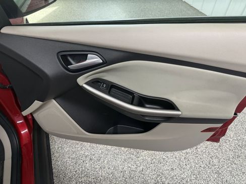 Used 2012 Ford Focus SEL image 26