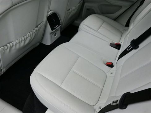 Certified 2023 Porsche Macan w/ Premium Package Plus image 10