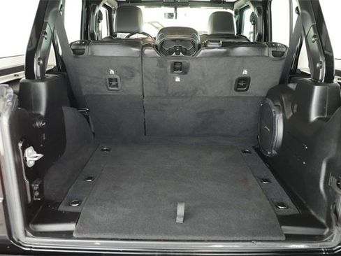 Certified 2022 Jeep Wrangler Unlimited Rubicon w/ Cold Weather Group image 5