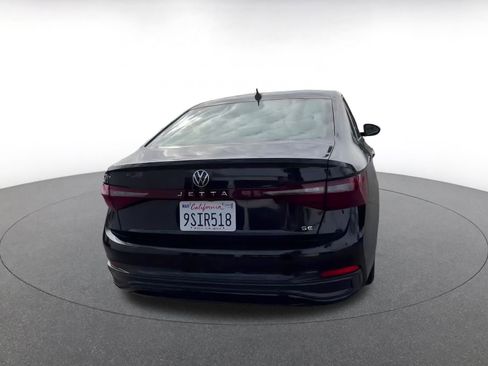 Used 2025 Volkswagen Jetta SE image 12